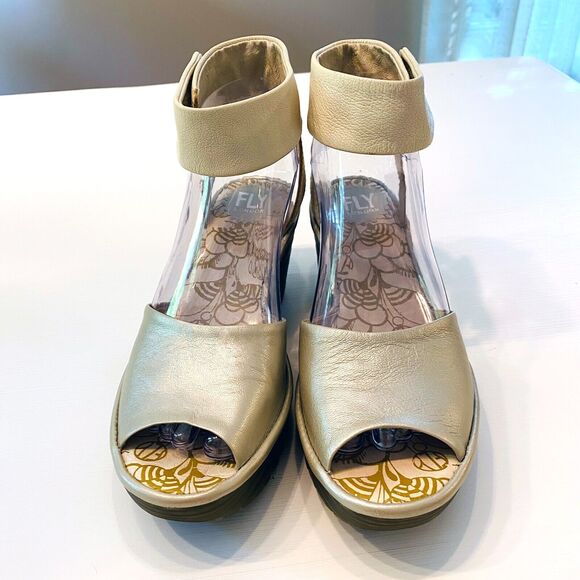 FLY London Women's Yula White Pearl Leather Wedge Pumps EU Size 37 US 6.5 / 7 - Picture 4 of 11